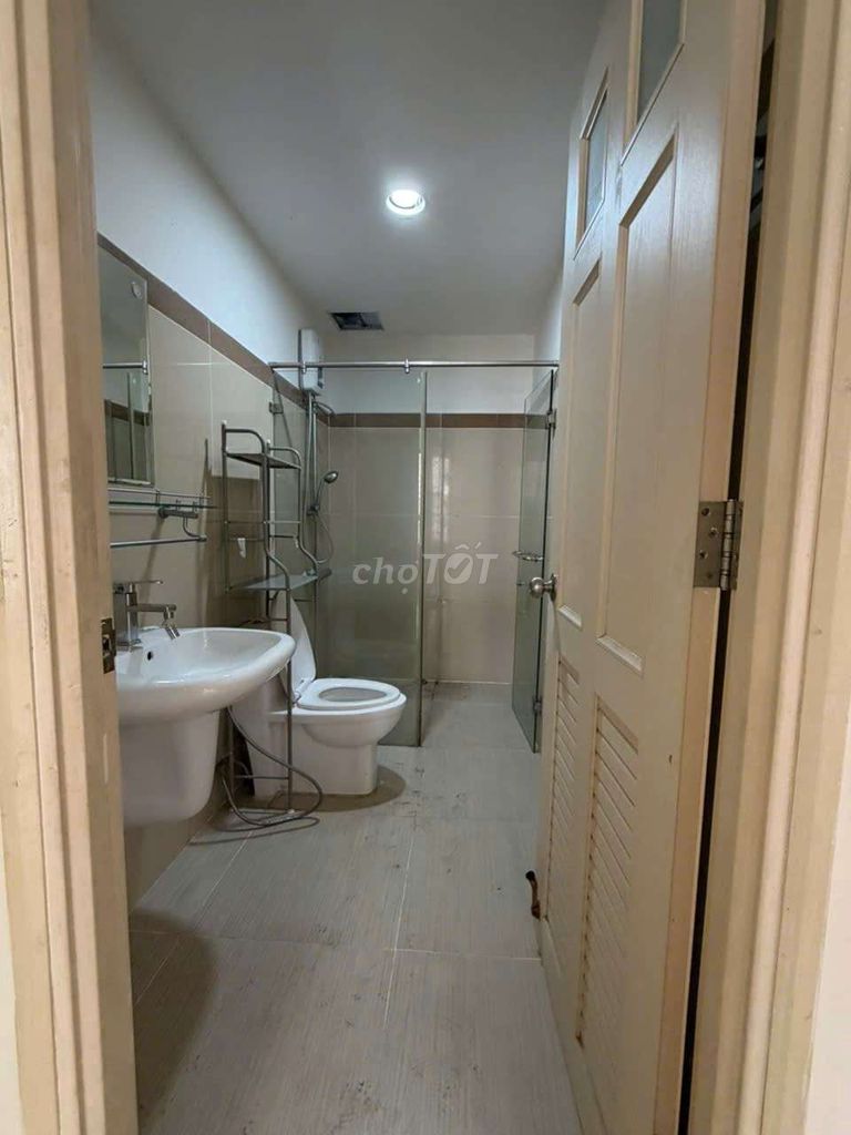 We need to rent apartment era town, District 7th. 97 M2, 3 bedrooms and 2 toilets.