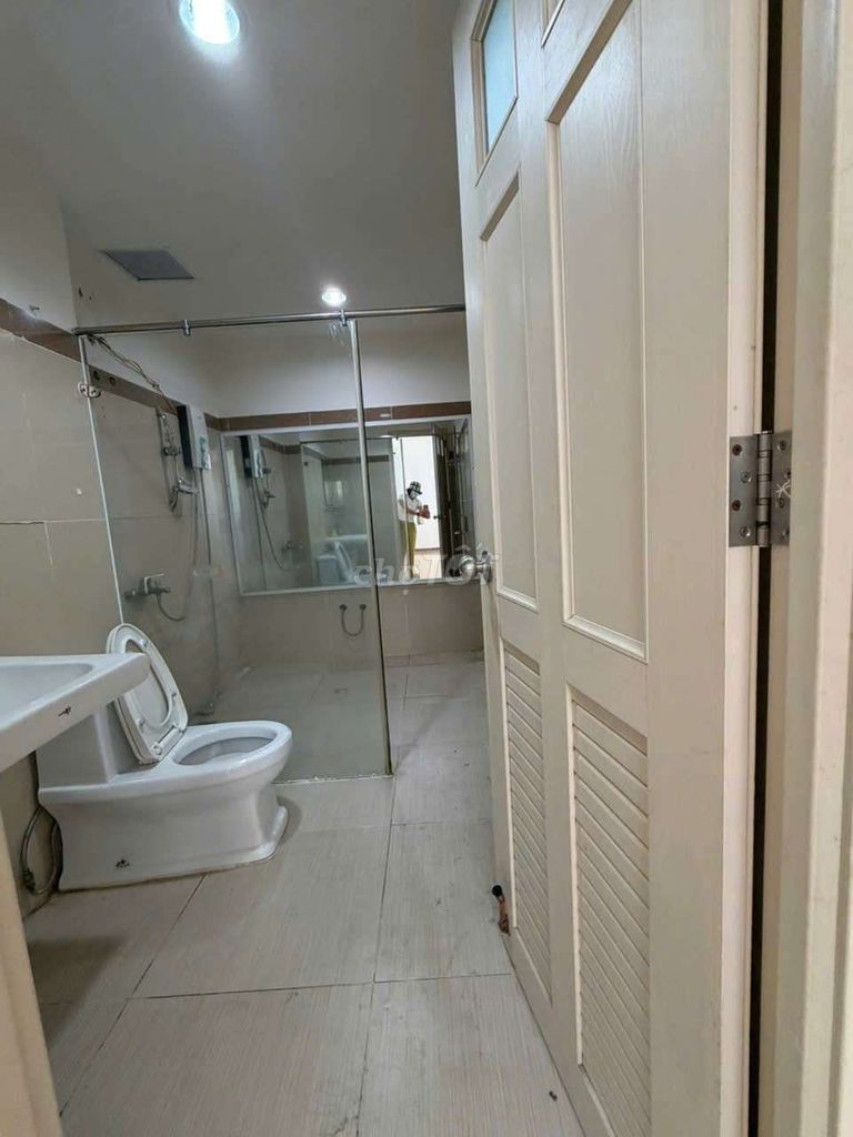 We need to rent apartment era town, District 7th. 97 M2, 3 bedrooms and 2 toilets.