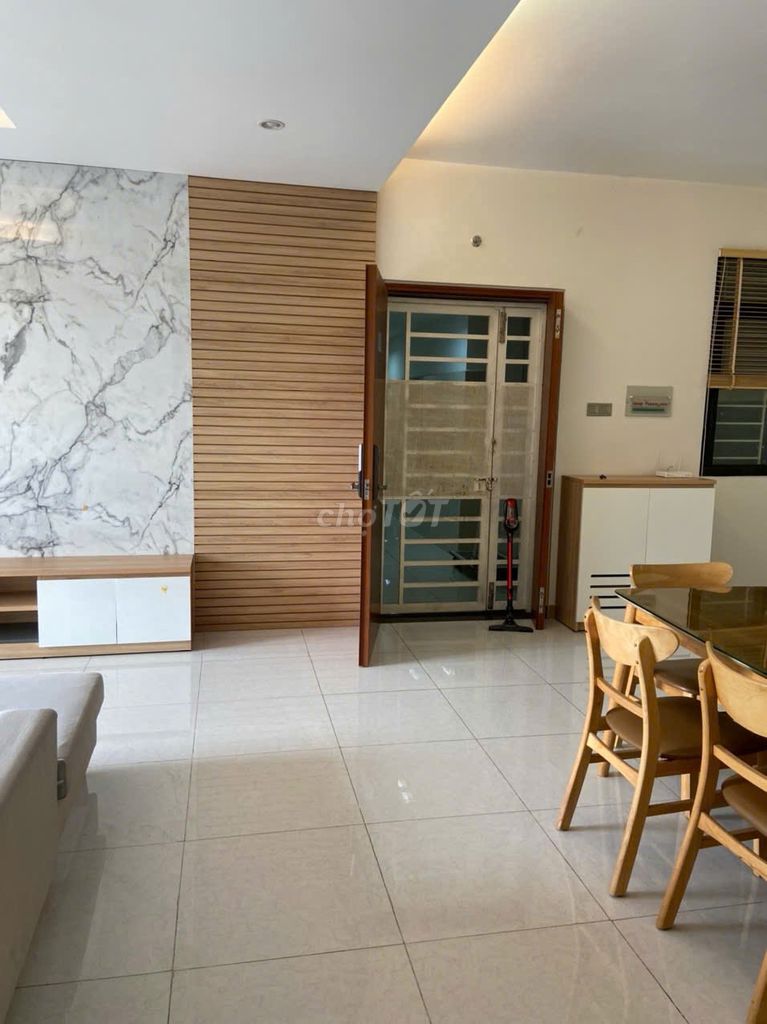 Rent the German apartment, 121 meters, 3 bedrooms, 2 toilets, interior. 15 million