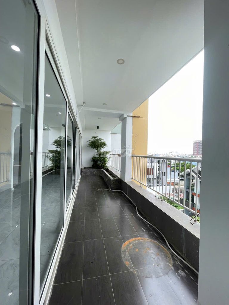 Rent for 25 million, 7-28 M 5 bedrooms. Three toilets.