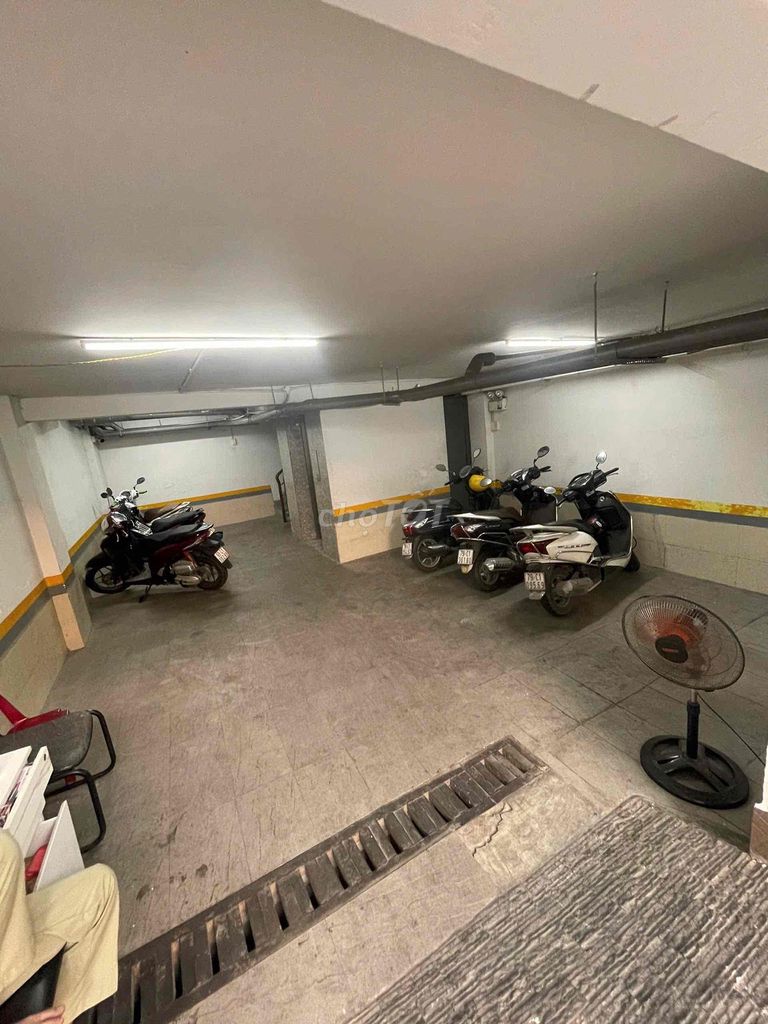 Rent the building-- Điện Biên Phủ-7, Bình Thạnh