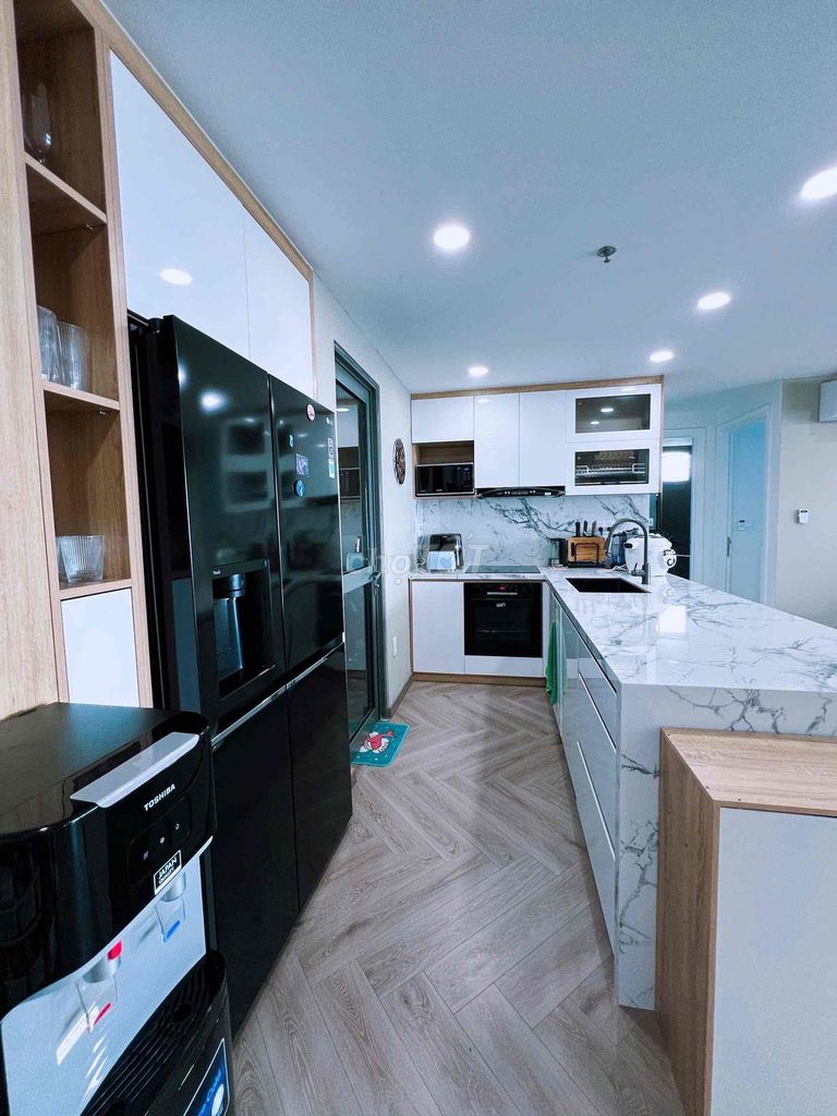 Three bedrooms, two bathrooms, at Masteri Thảo Điền.