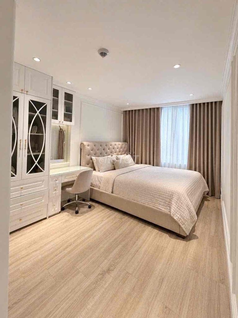 Three bedrooms, 45 million worth of toilets.