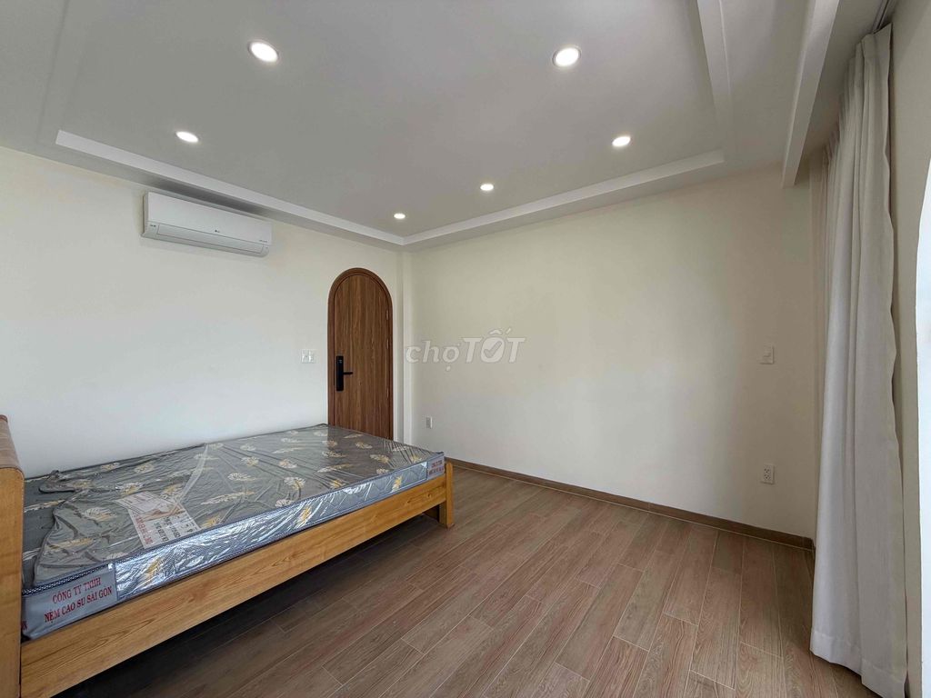 The rent-in-the-price hotel room near the flower-wealth park is only 3 5