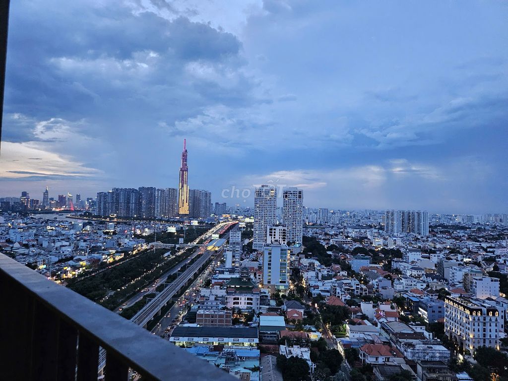 Customizes a Masteri Thảo Điền bedroom, upper floor, beautiful View