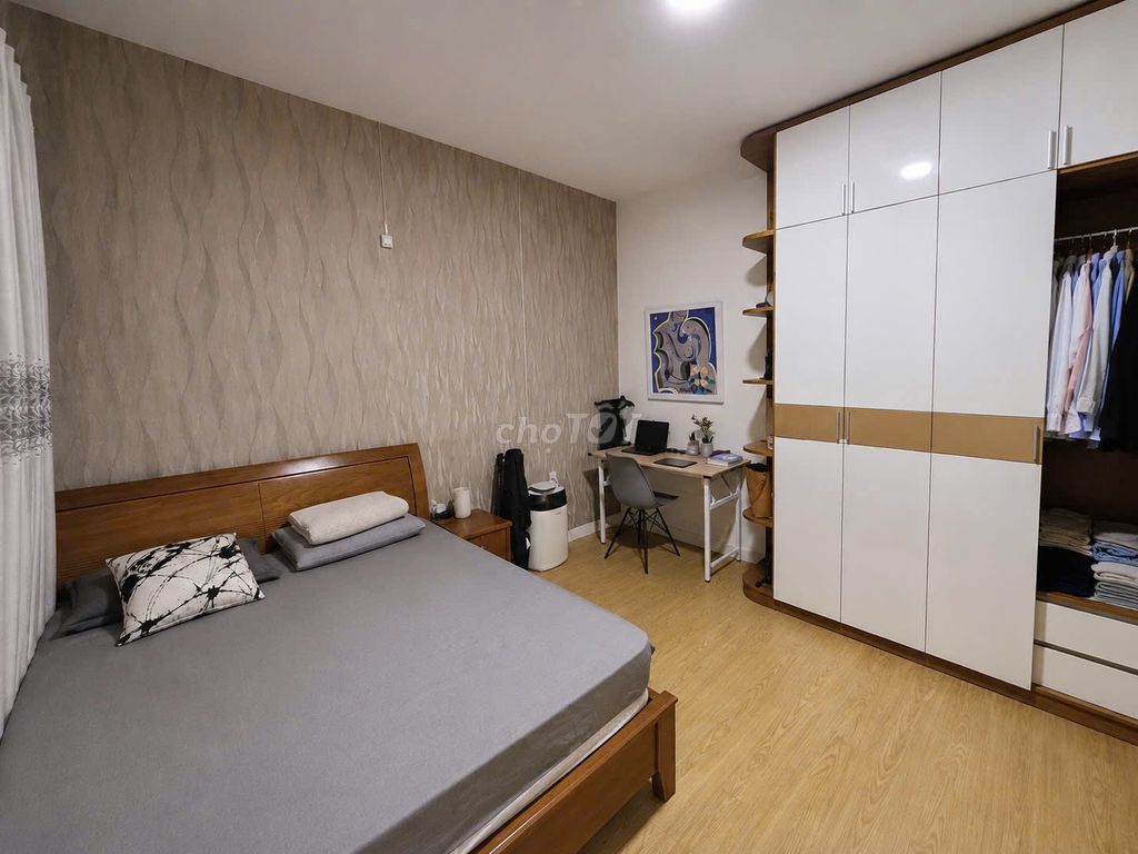 Customizes a Masteri Thảo Điền bedroom, upper floor, beautiful View