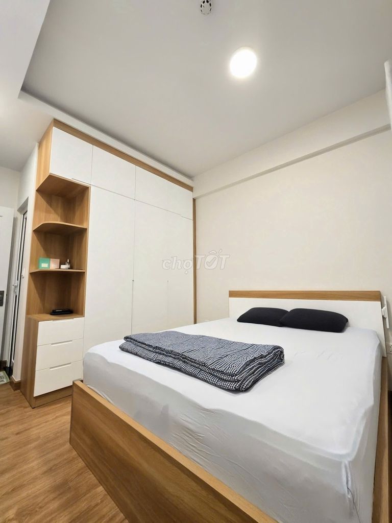 We need to double rent the bedroom, 80 M2, the roof, 17 million, the hill district.