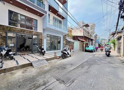 8 meters of spare parking at the market, 4 x 20 meters of cast four new bedrooms, 4 of the 5 toilets, S. Xen