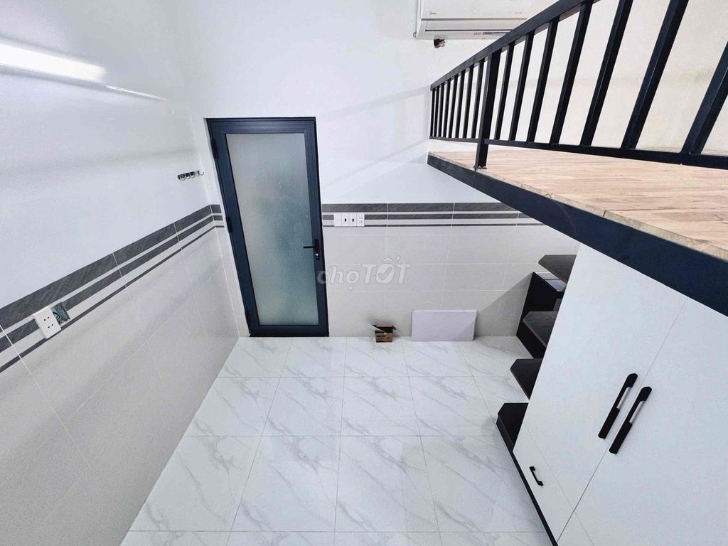 The guard's room is right near Thủ Đức. vincom District 9, hutech District E.