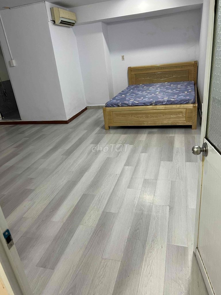 A low-priced hotel room.