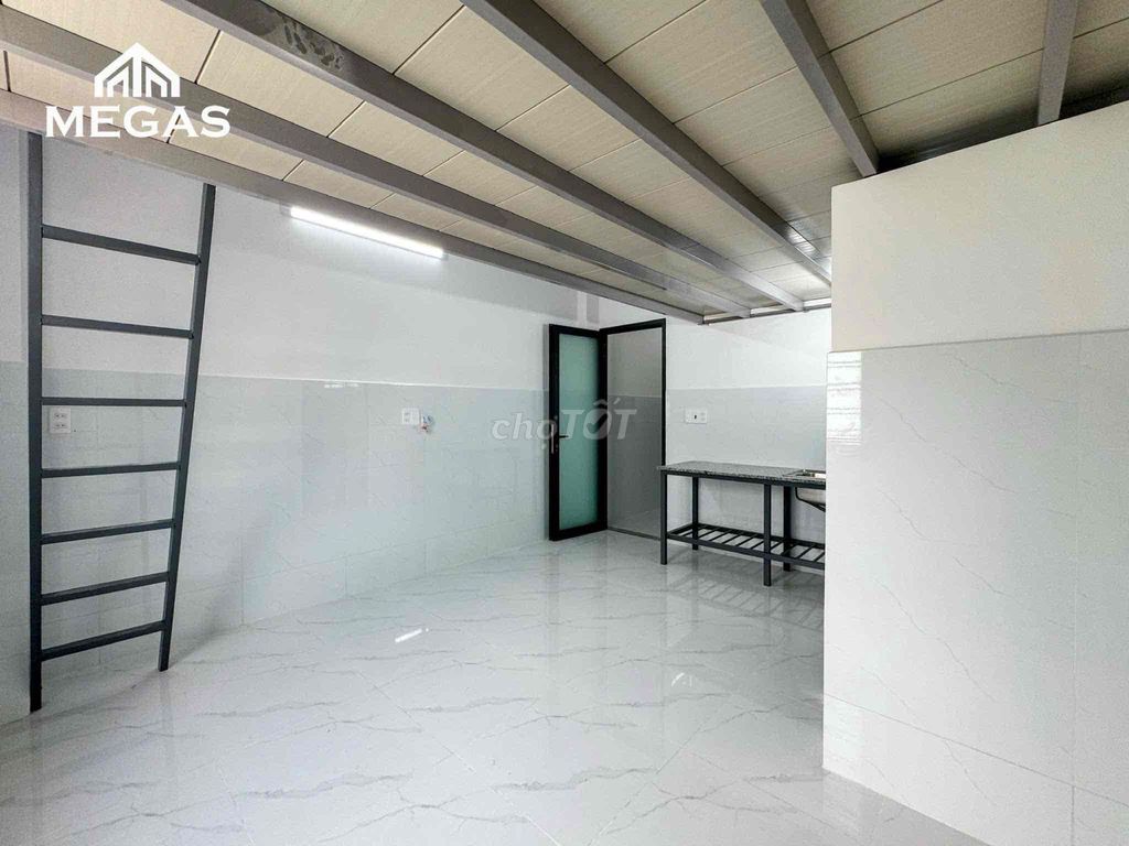 It's the owner who rents a full-in-the-art suite. Three million District 12.
