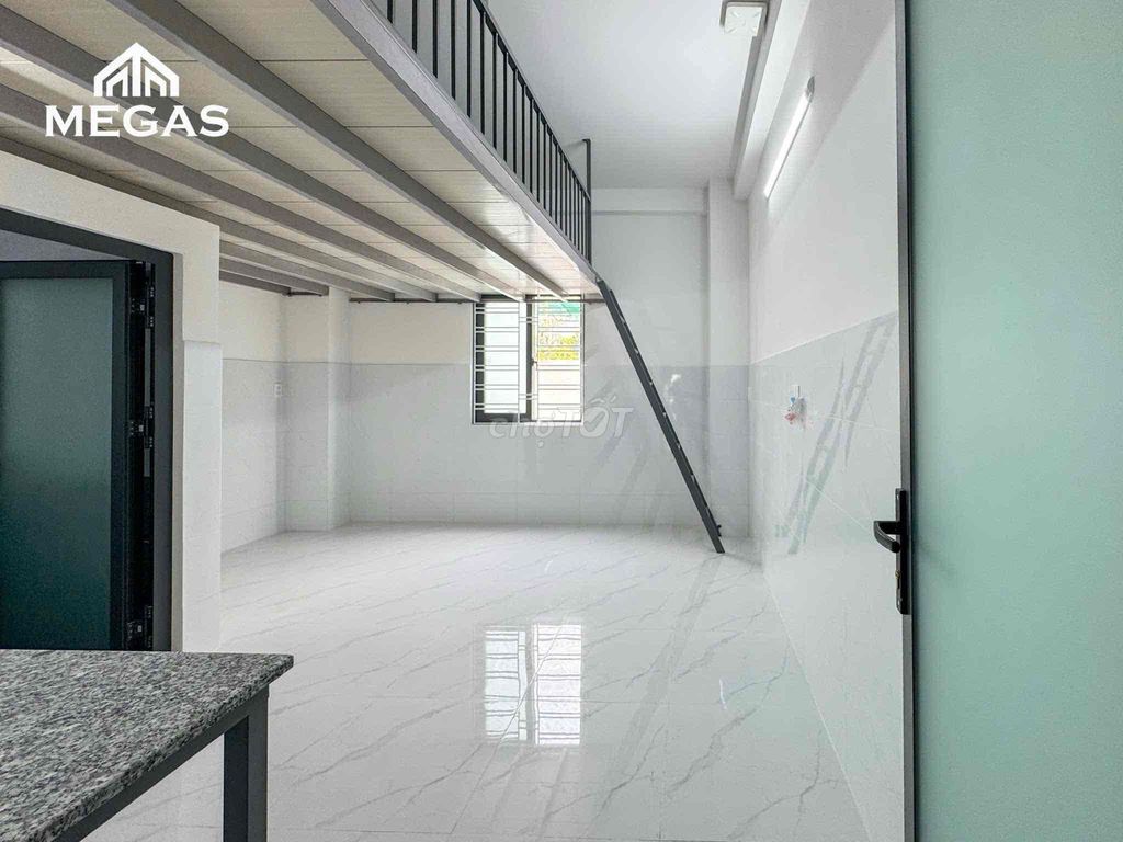 It's the owner who rents a full-in-the-art suite. Three million District 12.