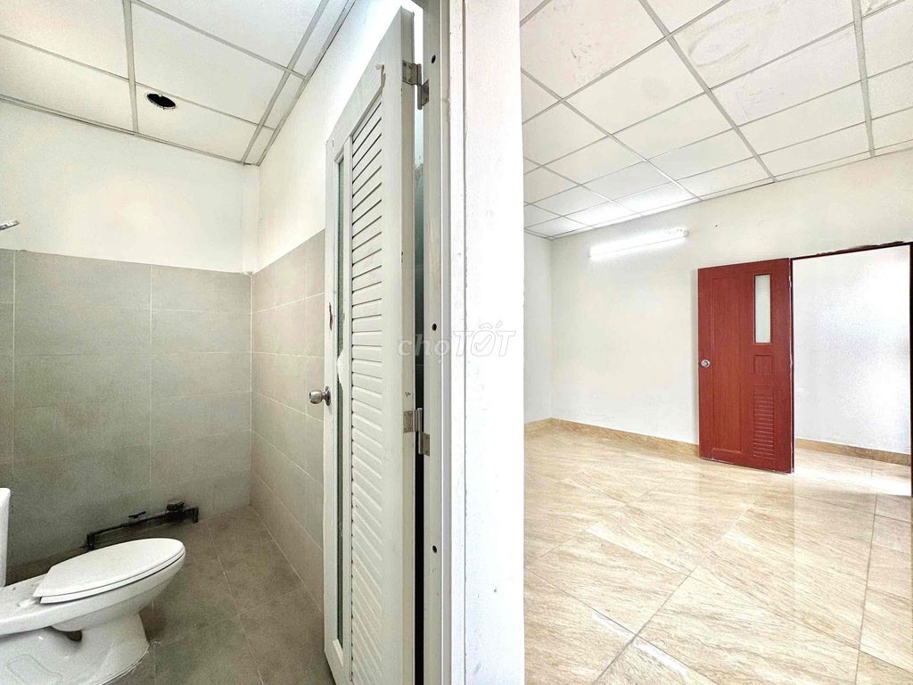 - New motel building - right in the center of Tân Phú - wide.