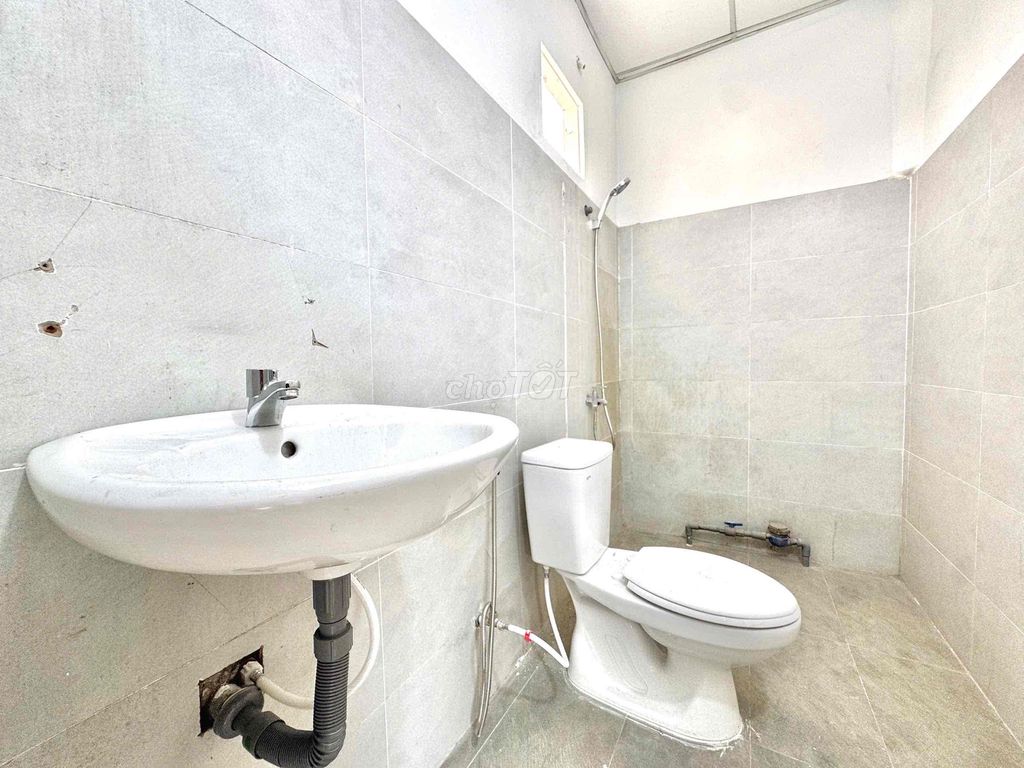- New motel building - right in the center of Tân Phú - wide.