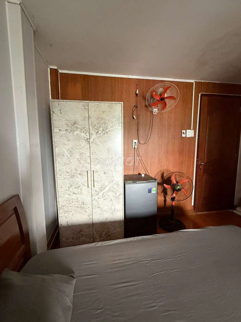 Free time room, North Sea Road. RASHlD 6. TWE 10