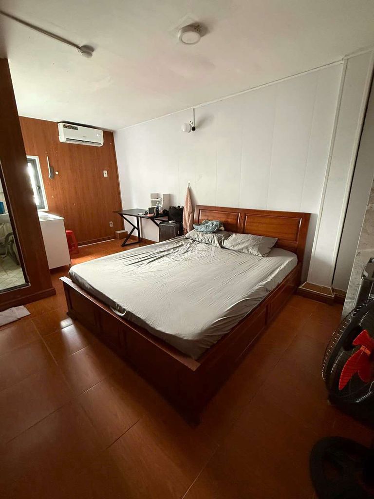 Free time room, North Sea Road. RASHlD 6. TWE 10