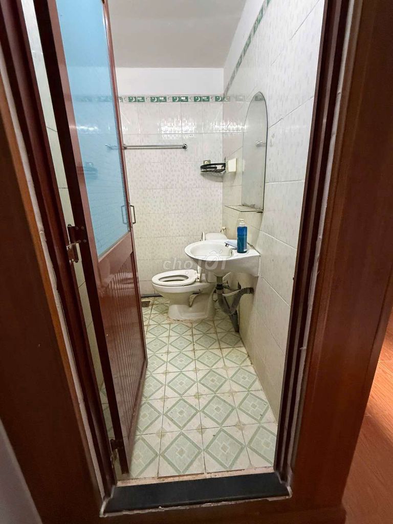 Free time room, North Sea Road. RASHlD 6. TWE 10