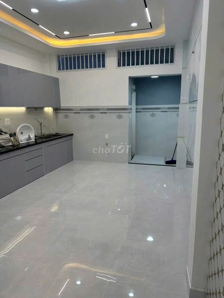 Nguyễn Sơn & Master Front_4 x 17 m_3 sheets 6 bedroom