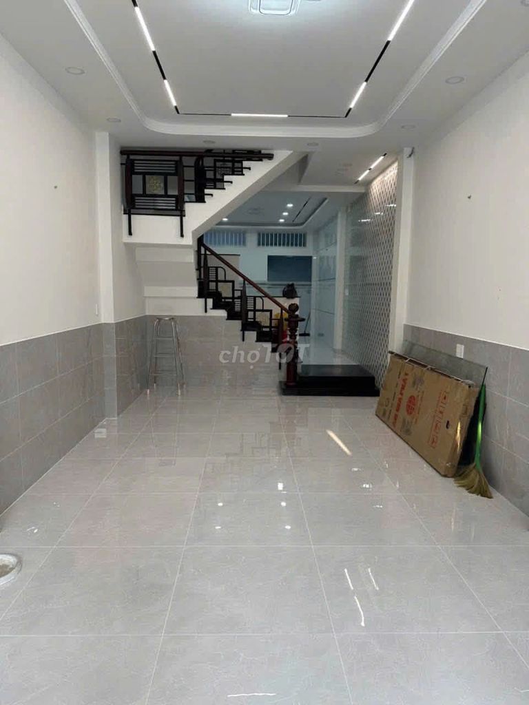 Nguyễn Sơn & Master Front_4 x 17 m_3 sheets 6 bedroom