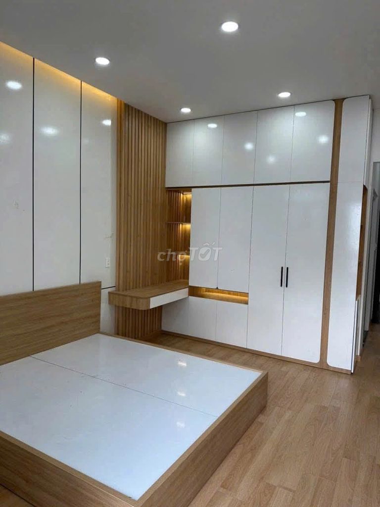 Nguyễn Sơn & Master Front_4 x 17 m_3 sheets 6 bedroom