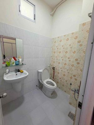 Renting a house up and down, two floors, three bedrooms, 14 million bolts.
