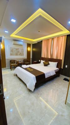 Rooms. Months, full furniture, including electricity, parking lot.