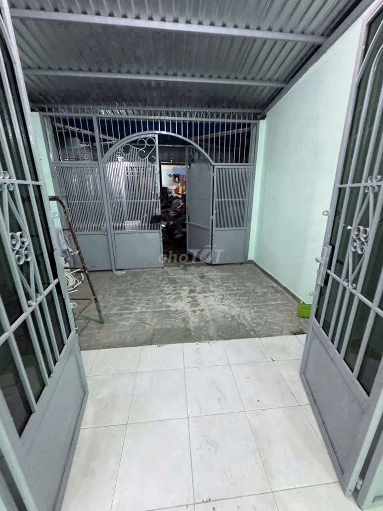 Hall 5 m Nguyễn Sơn 4/4 X20 M, guards, 3 bedrooms, 10 million