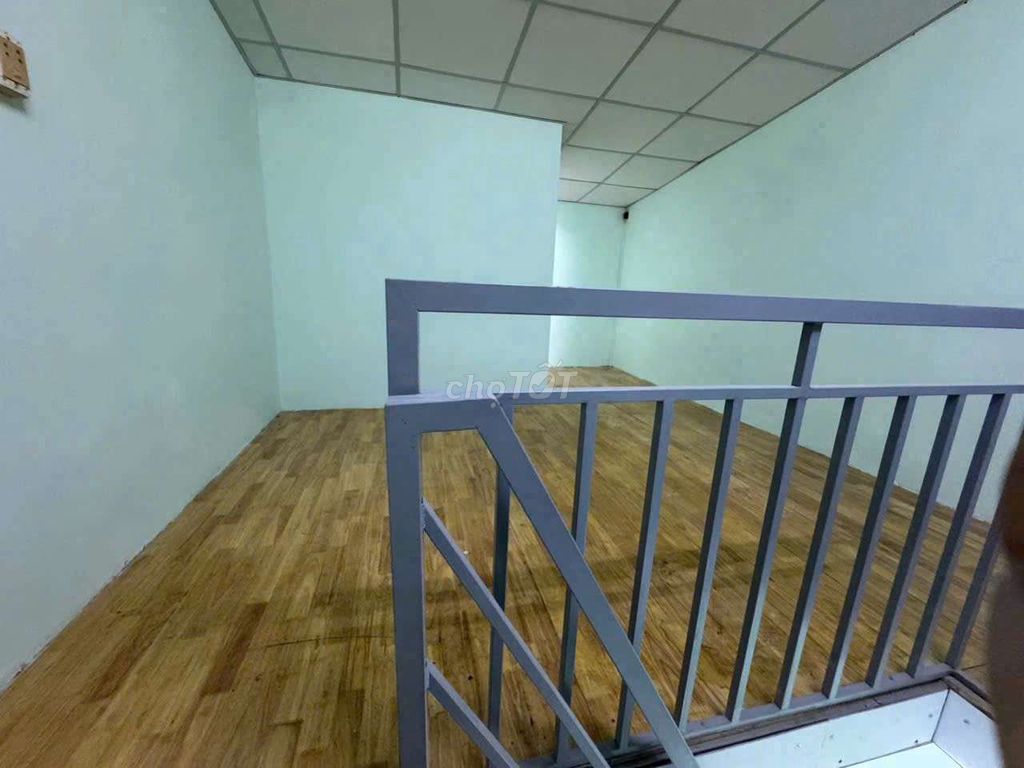 Hall 5 m Nguyễn Sơn 4/4 X20 M, guards, 3 bedrooms, 10 million