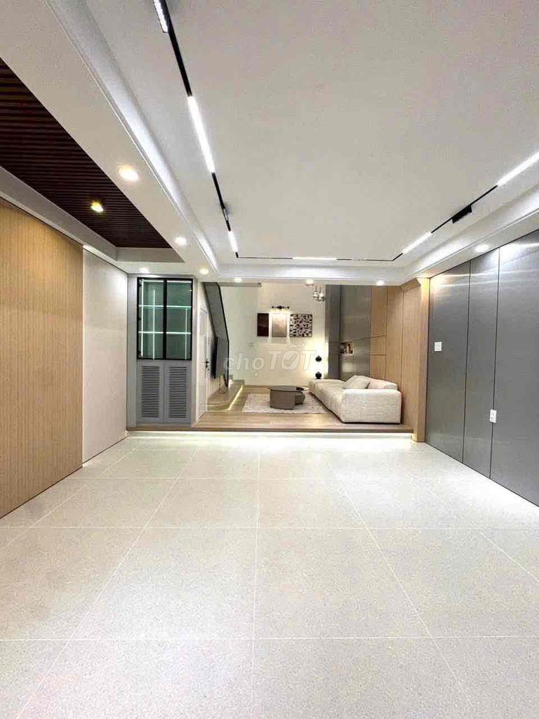 Nice place. Nguyễn Tư Giản. 4 bedrooms. 4 toilets with 27 million steam cars.