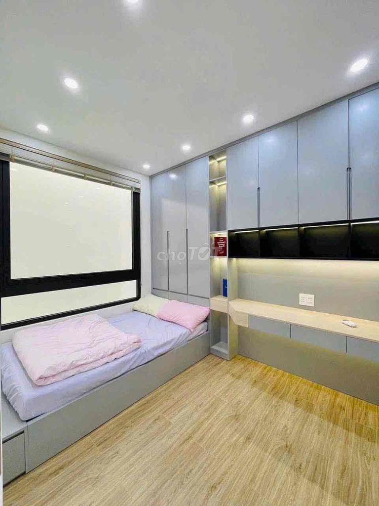 Nice place. Nguyễn Tư Giản. 4 bedrooms. 4 toilets with 27 million steam cars.