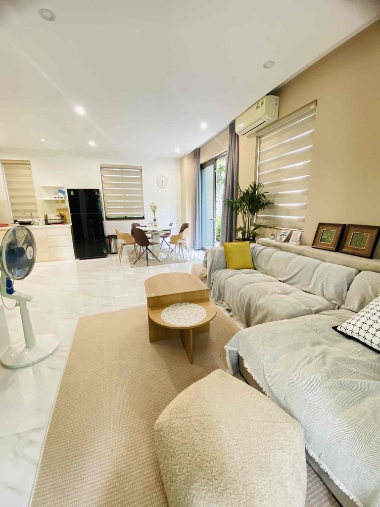A two-story garden house, four-story bedroom 13*13 large beautiful interior.