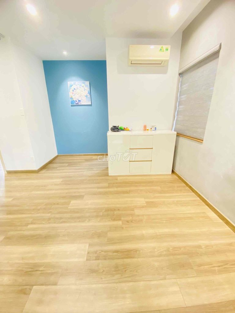 A two-story garden house, four-story bedroom 13*13 large beautiful interior.