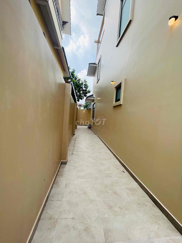 10th floor mansion: 100 percent new 4 bedrooms -- beautiful interior.