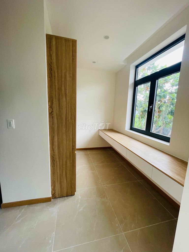 10th floor mansion: 100 percent new 4 bedrooms -- beautiful interior.