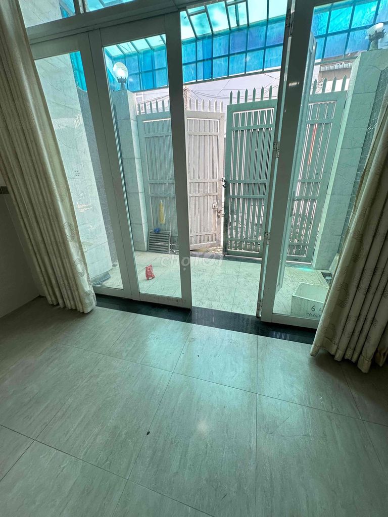 Two stories to rent a two-way- 64-foot Hiệp Bình Phước alley with 2 air conditionings 9.5 million.