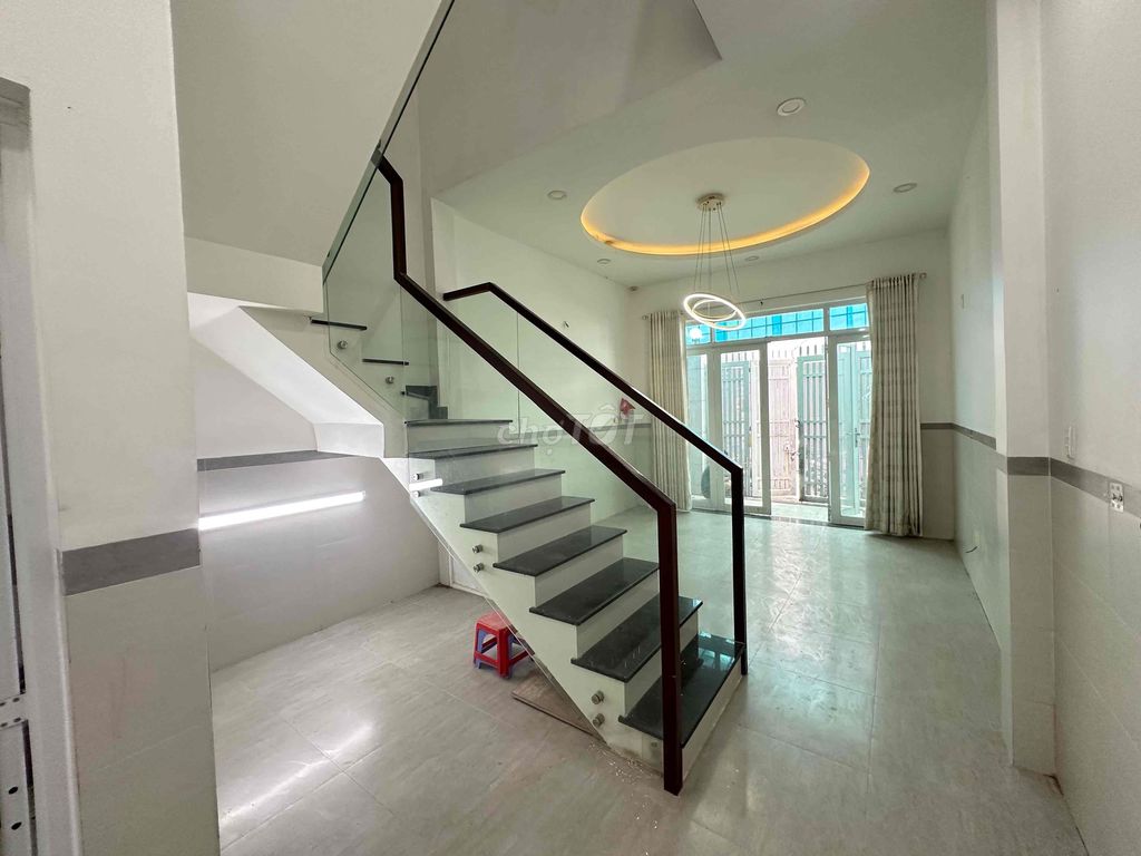 Two stories to rent a two-way- 64-foot Hiệp Bình Phước alley with 2 air conditionings 9.5 million.