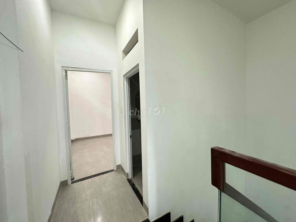 Two stories to rent a two-way- 64-foot Hiệp Bình Phước alley with 2 air conditionings 9.5 million.