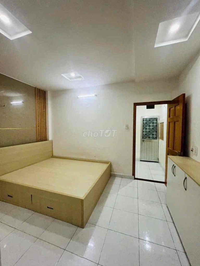 Two bedrooms, two toilets.