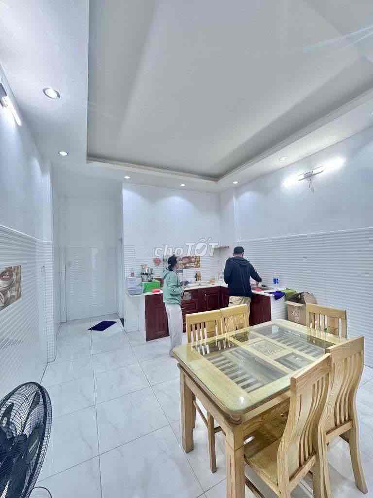 Rent Lê Văn Quới area 64 meters. That's ten thousand dollars.