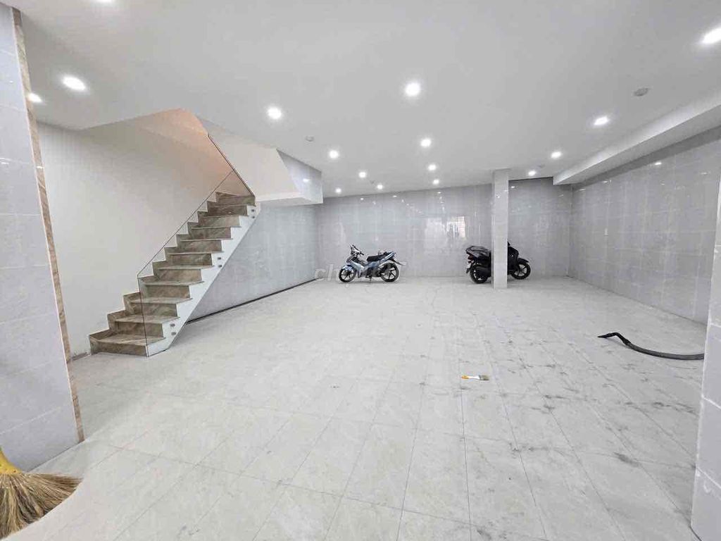 Five-story building with an empty elevator vault.