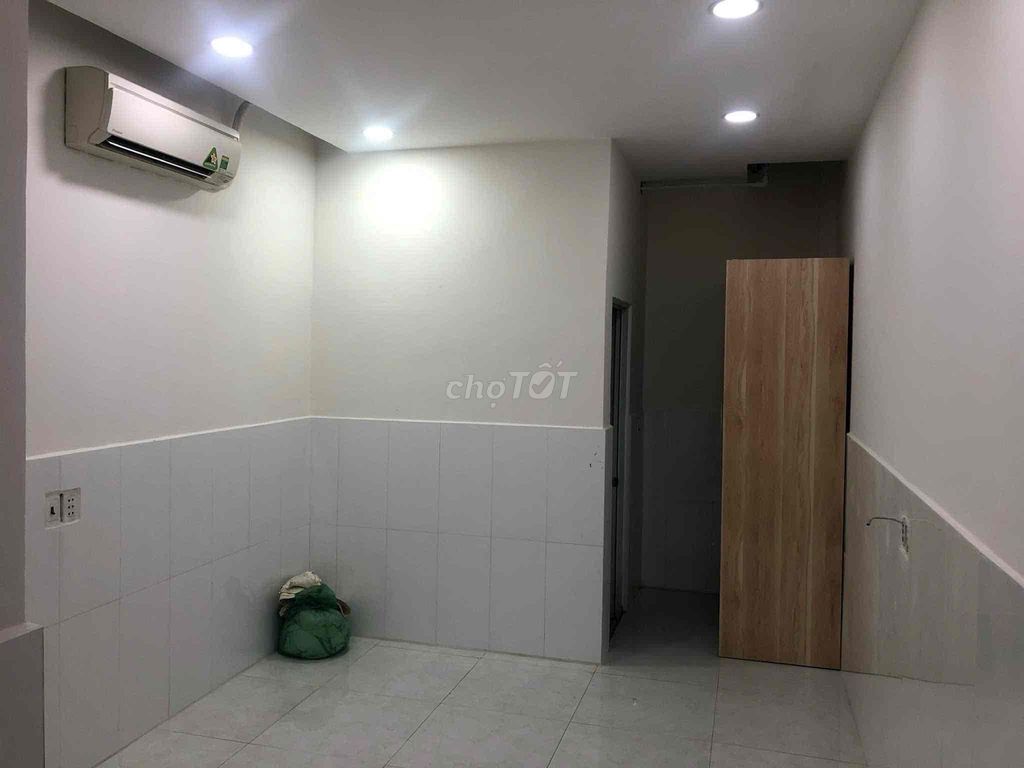 Rents 1/ Bùi Quang Là (3.20 x25) ground, floor, 3 bedrooms, 3 toilets