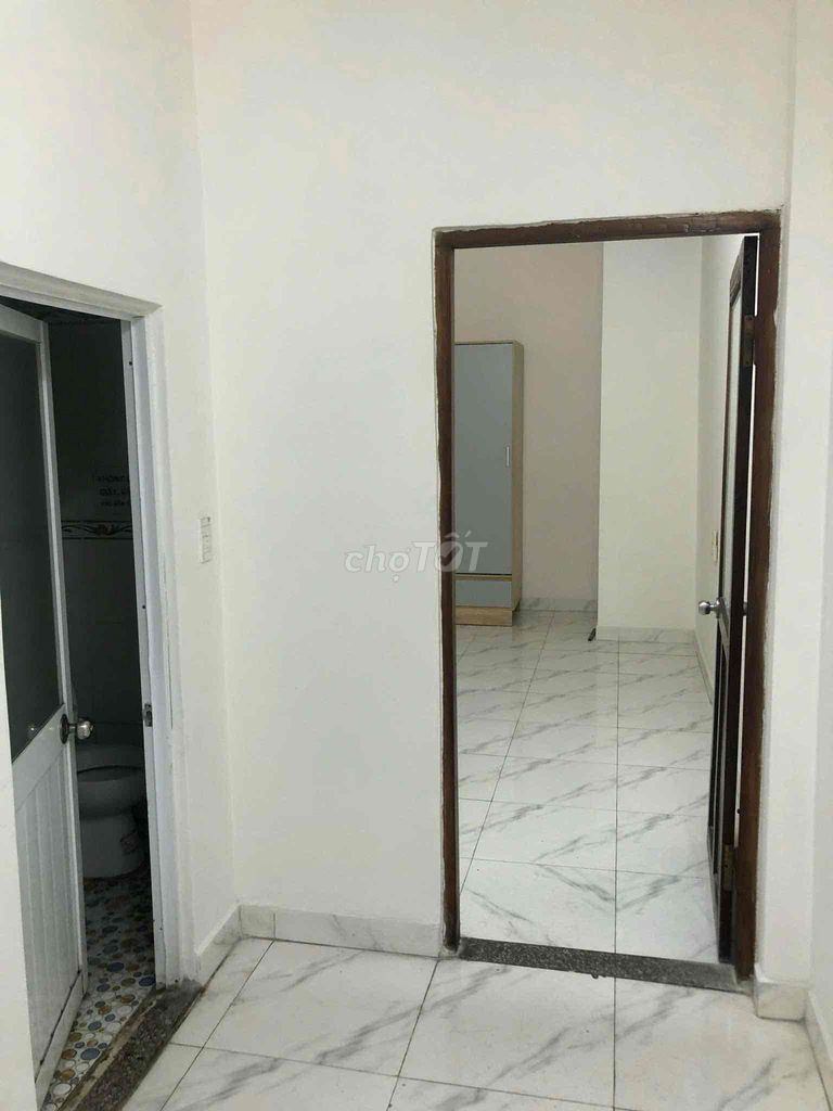 Rents 1/ Bùi Quang Là (3.20 x25) ground, floor, 3 bedrooms, 3 toilets