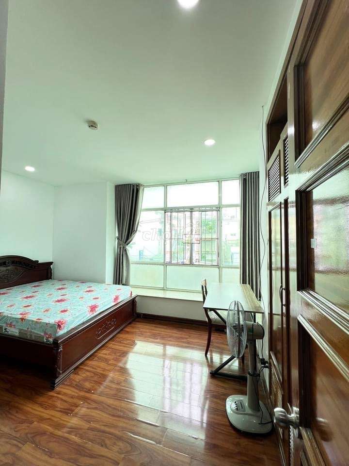 New room for brother with 24 hours security in Royal Family 1