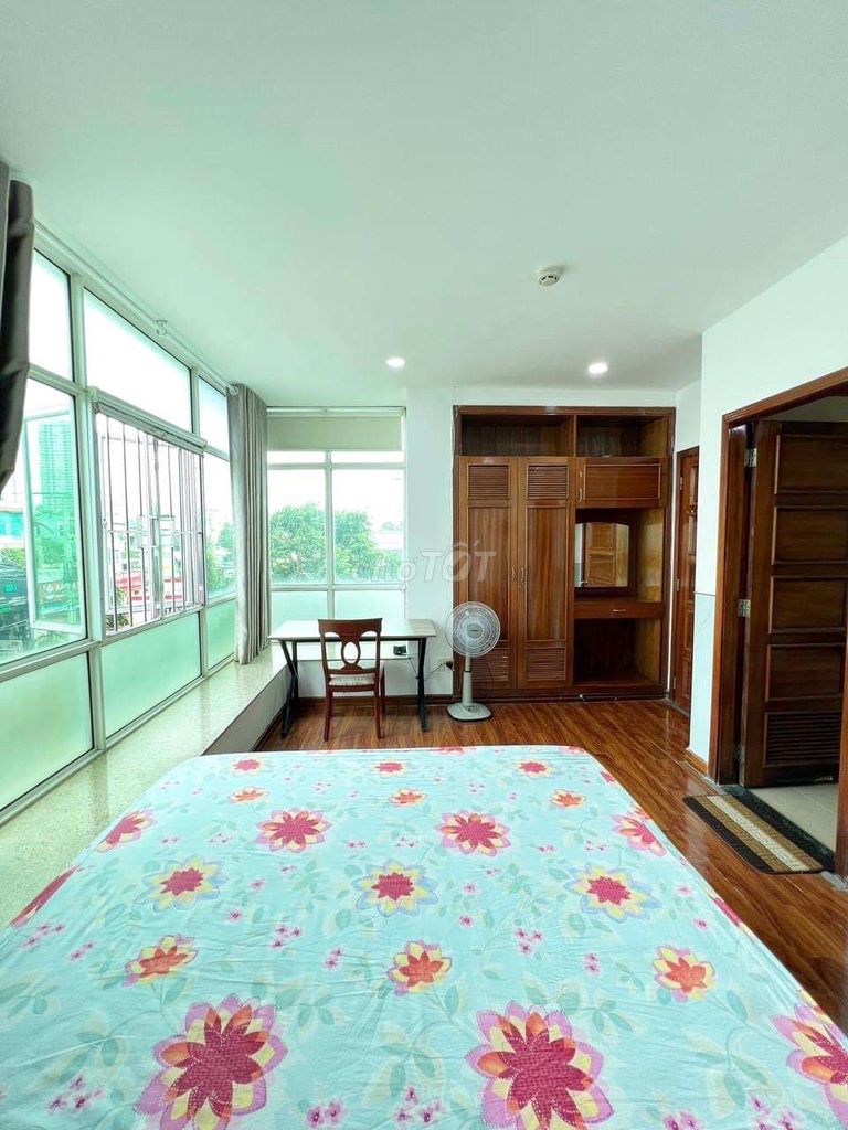 New room for brother with 24 hours security in Royal Family 1