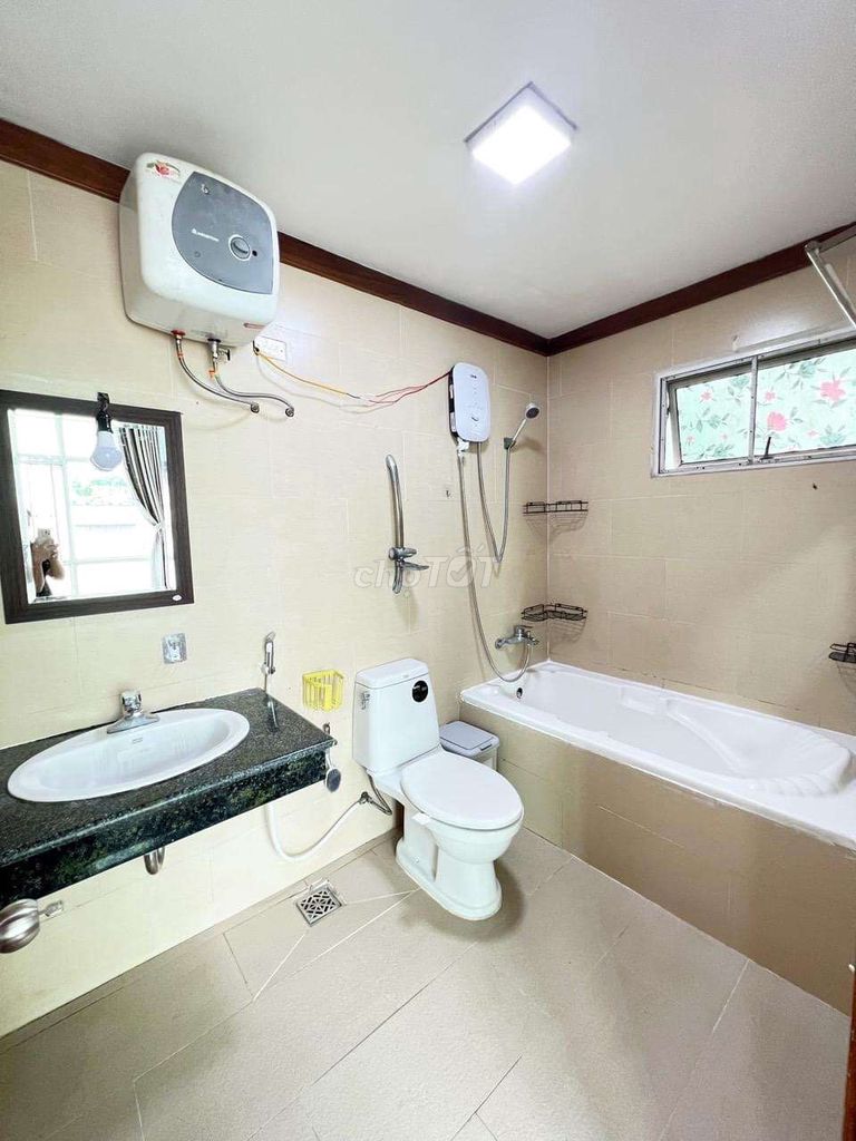 New room for brother with 24 hours security in Royal Family 1