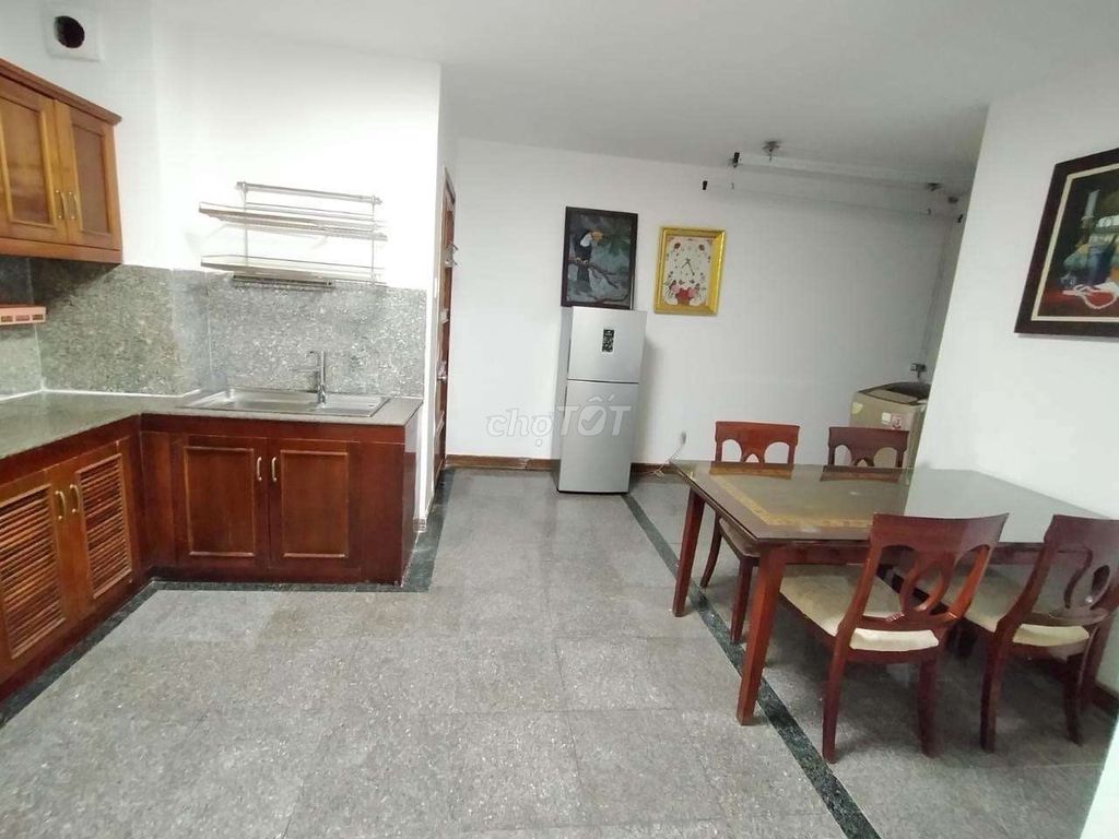 New room for brother with 24 hours security in Royal Family 1