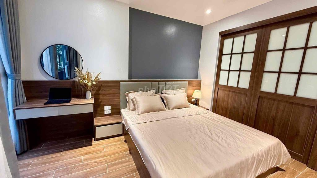 Rent the apartment. A balcony bedroom.