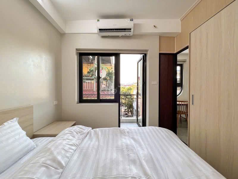 Bancol apartment. A bedroom. Send it to the cotton bridge. Eight-A-A-Plains.