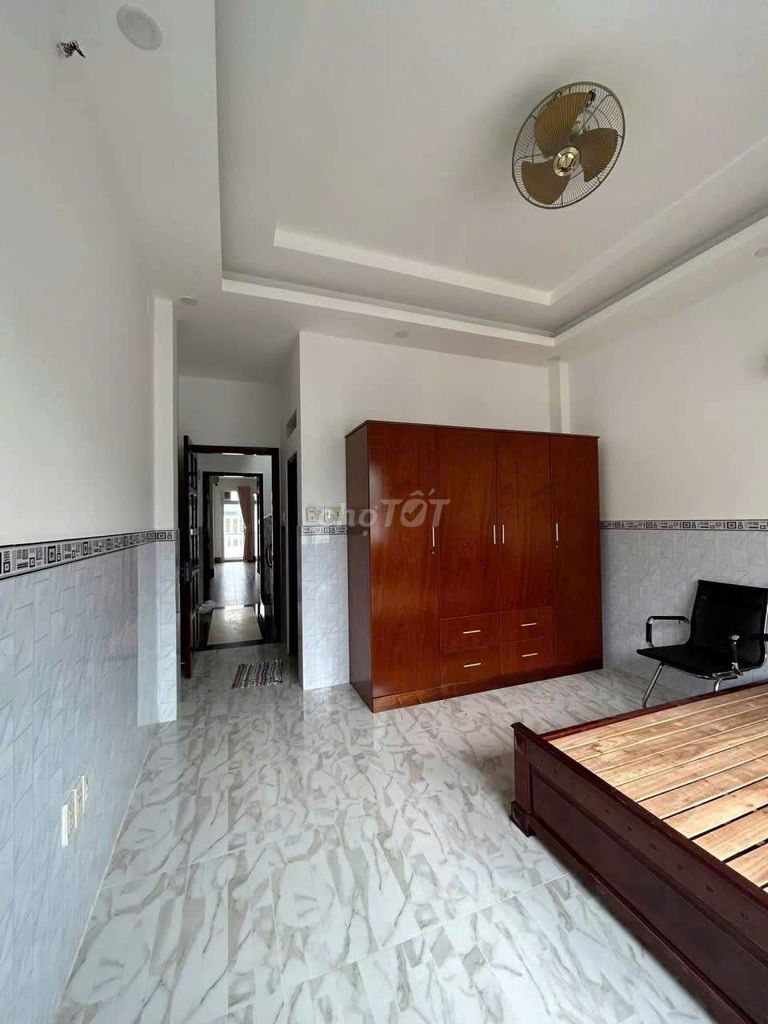 5 rooms 4 X 18 M