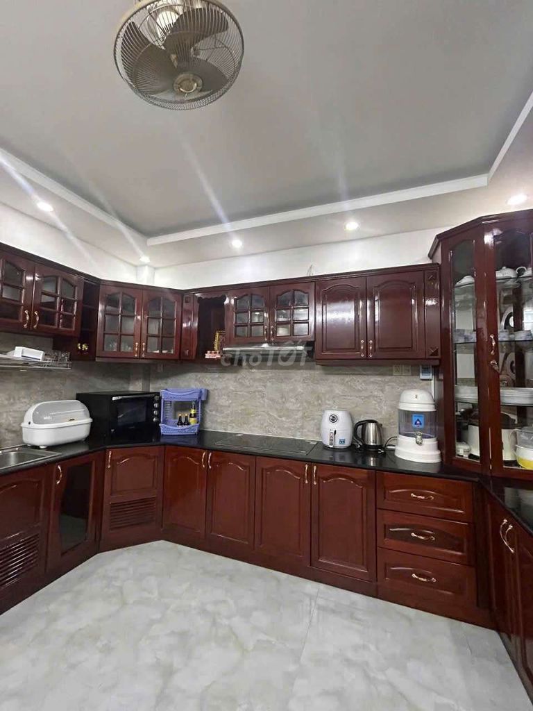 5 rooms 4 X 18 M